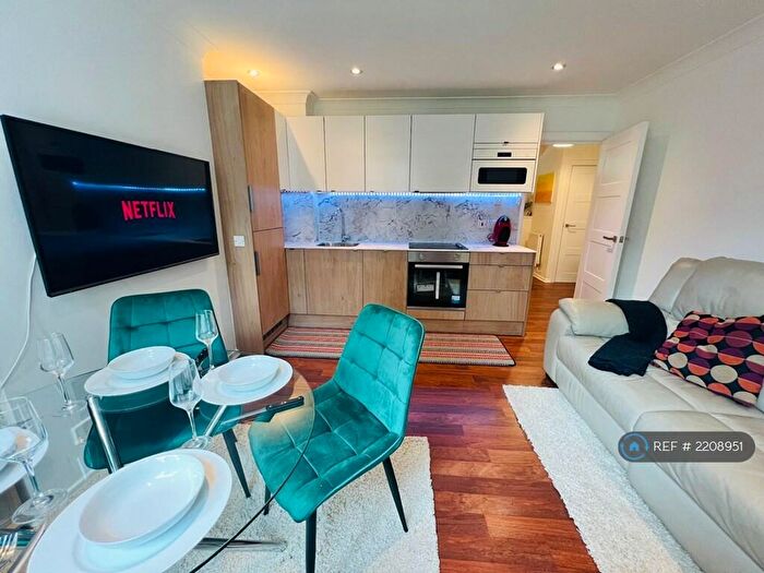 2 Bedroom Flat To Rent In Wedgwood House, London, SE11