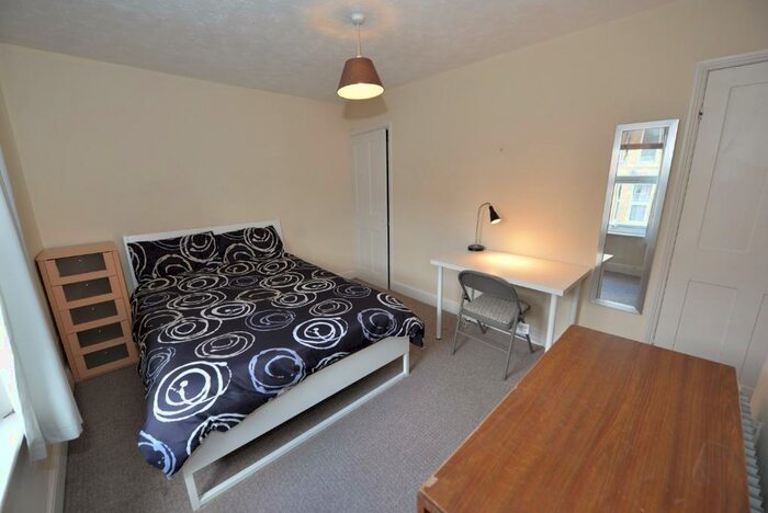 3 Bedroom Terraced House To Rent In Earls Road, Southampton, SO14