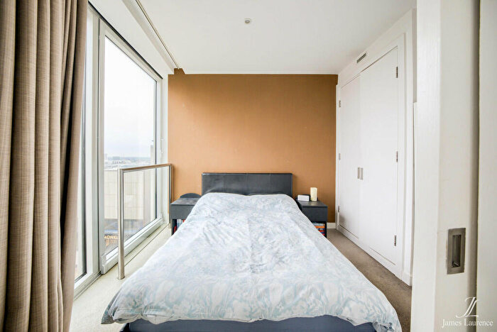 2 Bedroom Apartment To Rent In The Rotunda, New Street, Birmingham, B2