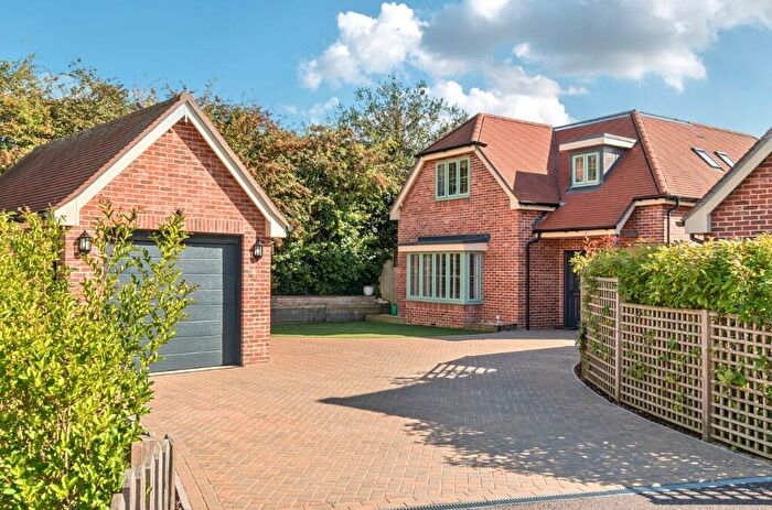 4 Bedroom Detached House For Sale In Glebe Court, Fair Oak, Eastleigh, SO50