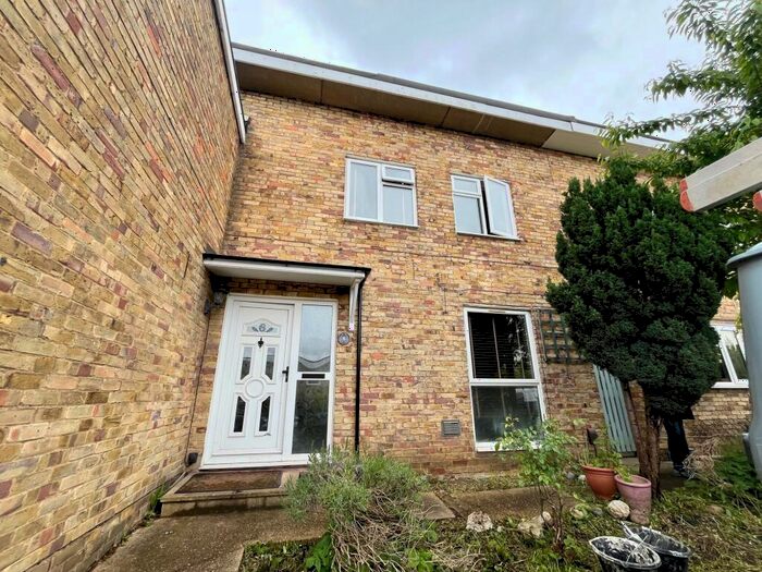 3 Bedroom House To Rent In Honeysuckle Gardens, Hatfield, AL10