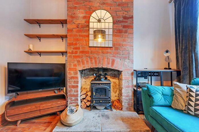 3 Bedroom Semi Detached House To Rent In Newsham Road, Sheffield, S8