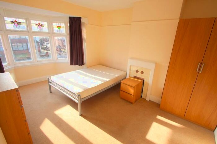 6 Bedroom Semi-Detached House To Rent In St Annes Road, Headingley, Leeds, LS6