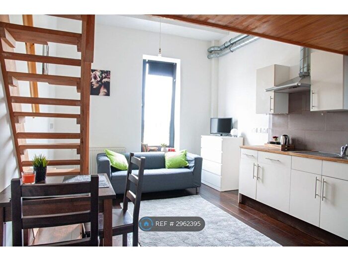 Studio To Rent In Edgware Road, London, NW2