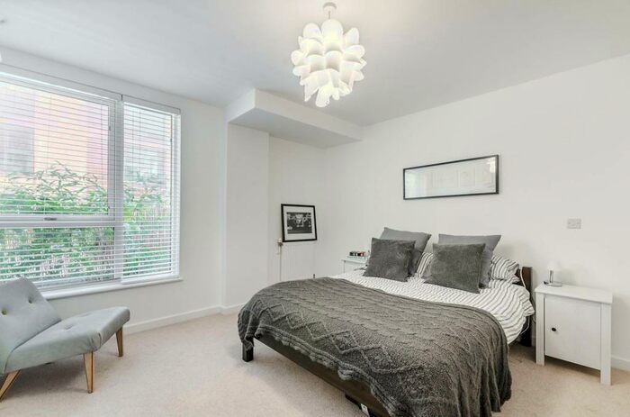 1 Bedroom Flat To Rent In Edmund Street, Camberwell, London, SE5