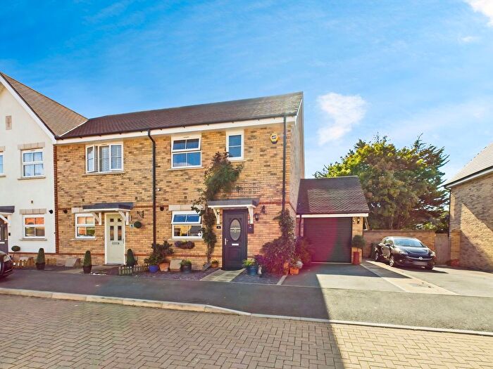 3 Bedroom Semi-Detached House For Sale In Onslow Walk, Broadbridge Heath, RH12