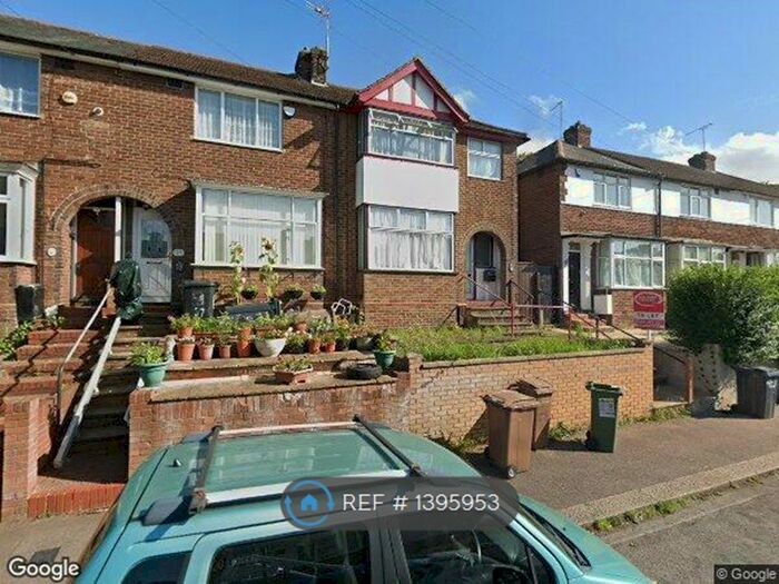 4 Bedroom Semi-Detached House To Rent In Pomfret Avenue, Luton, LU2