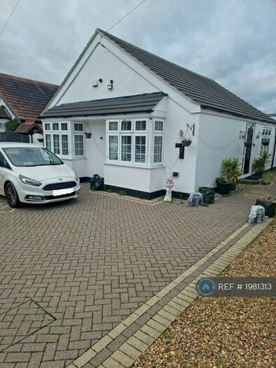 4 Bedroom Bungalow To Rent In Bower Way, Slough, SL1