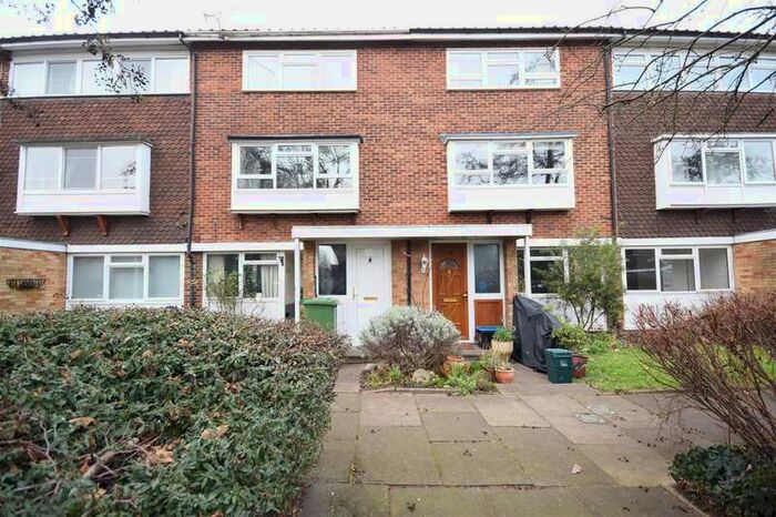2 Bedroom Maisonette Flat To Rent In Ferrymoor, Richmond, TW10