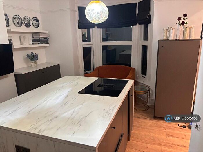 3 Bedroom End Of Terrace House To Rent In Sharrow Vale Rd, Sheffield, S11