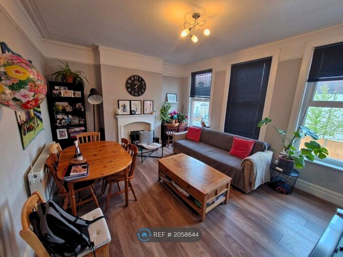 3 Bedroom Flat To Rent In Catford, London, SE6