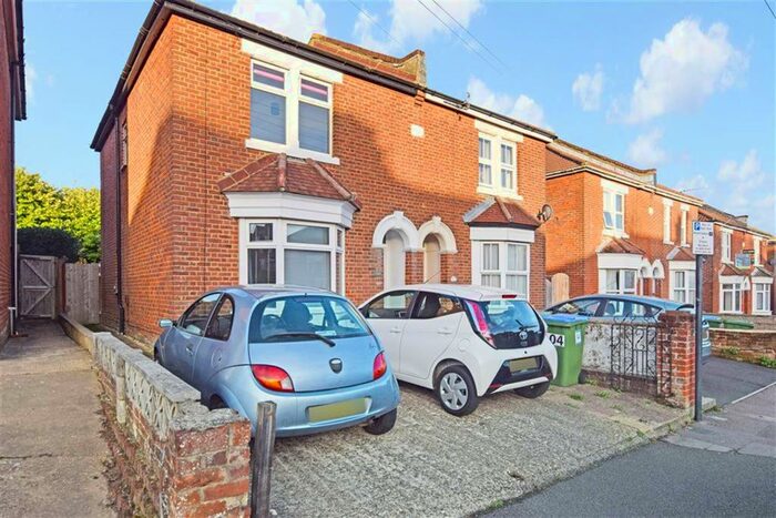 4 Bedroom Private Hall To Rent In Mayfield Road, Southampton, Hampshire, SO17