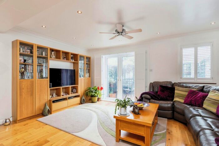 3 Bedroom Terraced House For Sale In Ayelands, New Ash Green, Longfield, Kent, DA3