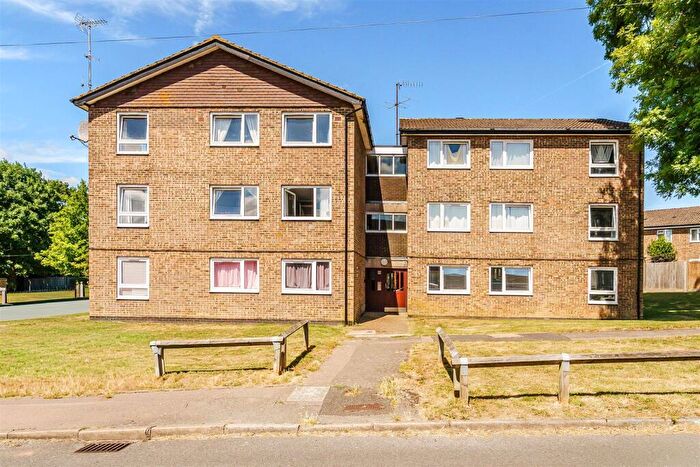 2 Bedroom Apartment For Sale In Watermead, Tadworth, KT20
