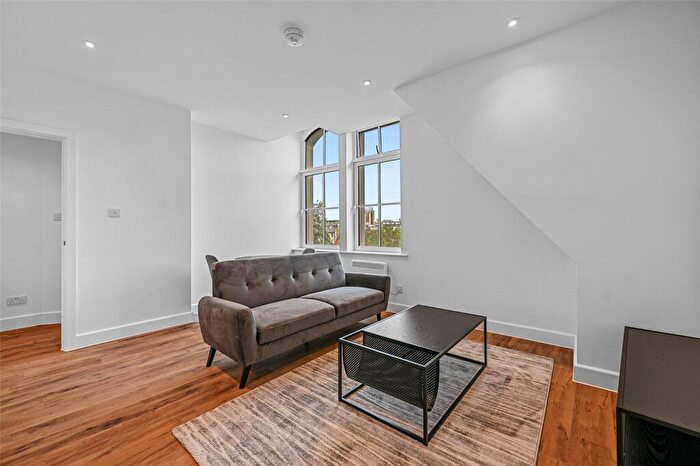 1 Bedroom Apartment To Rent In West Smithfield, London, EC1A