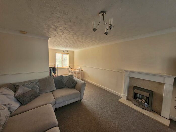 3 Bedroom Semi-Detached House To Rent In Heron Way, Coalville, LE67