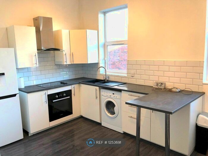 2 Bedroom Flat To Rent In Darnton Road, Ashton Under Lynne OL6