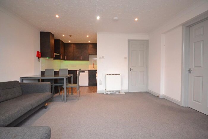 2 Bedroom Flat To Rent In Swan Place, Reading, RG1