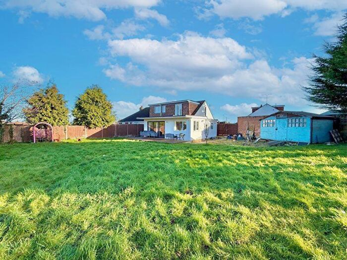 4 Bedroom Chalet For Sale In Browning Road, Luton, LU4