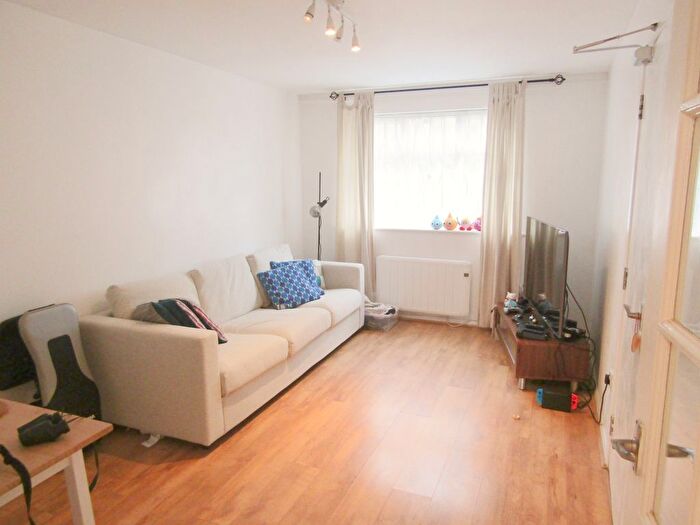 1 Bedroom Flat To Rent In Gandhi Close, Walthamstow, E17