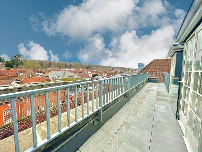 3 Bedroom Apartment To Rent In Castle Street, Farnham, GU9