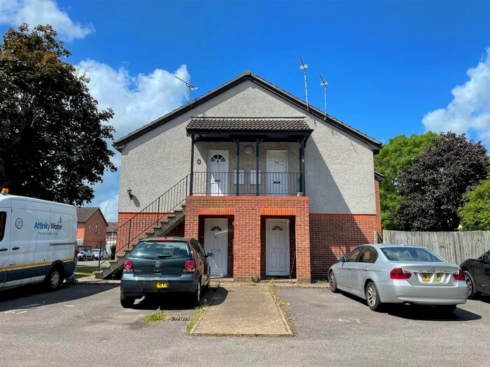 Studio To Rent In Lowdell Close, Yiewsley, West Drayton, UB7