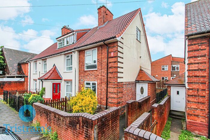 3 Bedroom End Of Terrace House To Rent In Hoten Road, Nottingham, NG2