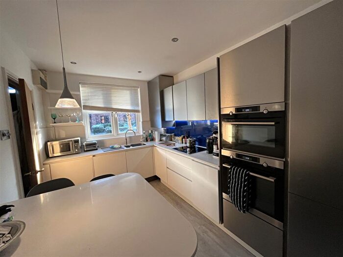 4 Bedroom Town House To Rent In Waterford Place, Heald Green, Cheadle, SK8