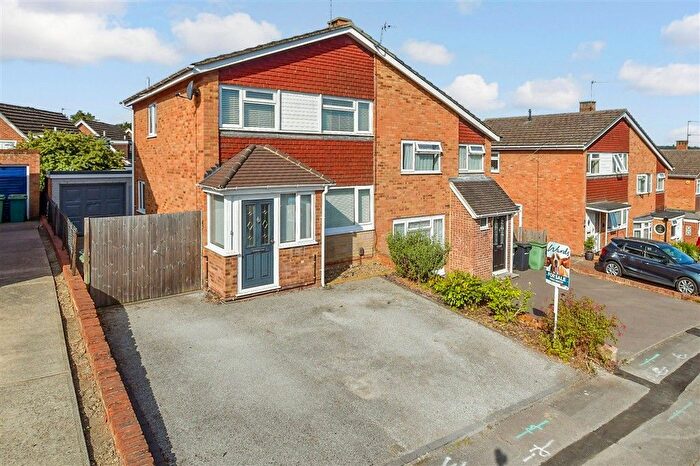 3 Bedroom Semi Detached House For Sale In Forest Hill, Maidstone, Kent, ME15