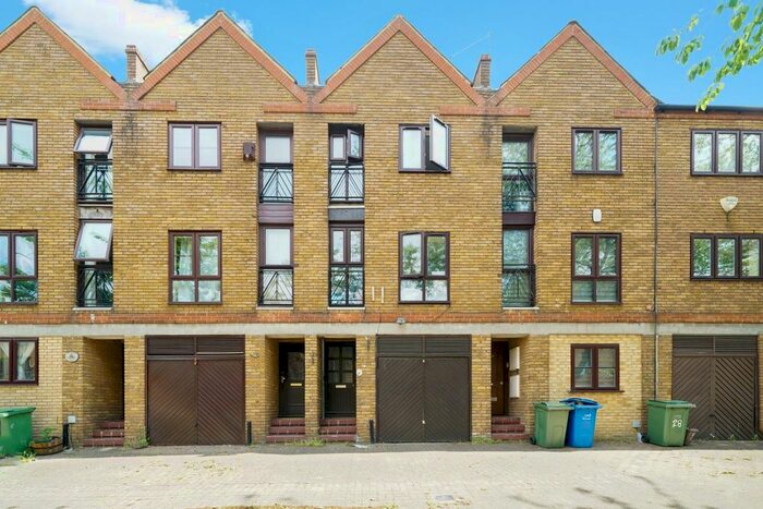 4 Bedroom Terraced House To Rent In Brunswick Quay, London, SE16