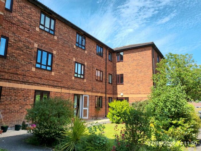 2 Bedroom Flat To Rent In Buttons Yard, Warminster, BA12