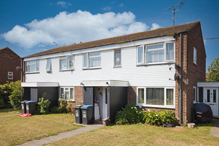 2 Bedroom Flat For Sale In Linley Road, Broadstairs, Kent, CT10