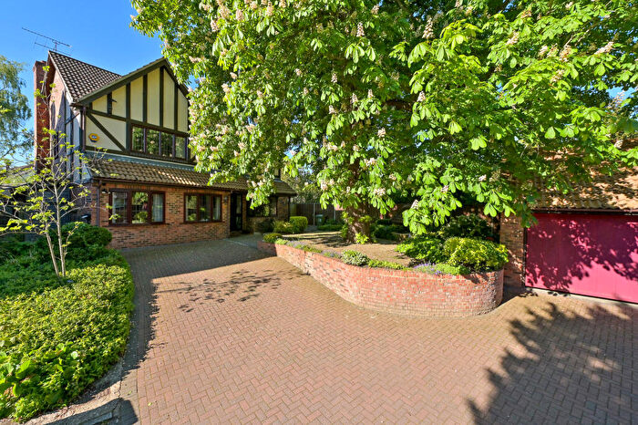 5 Bedroom Detached House For Sale In Yew Tree Close, Maidenhead, SL6