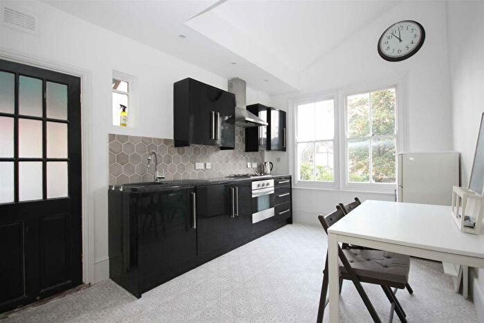 2 Bedroom Flat To Rent In Callis Road, Walthamstow, E17