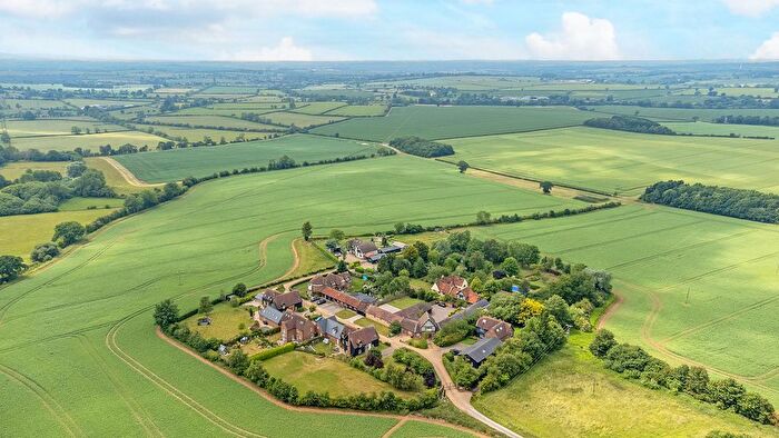 3 Bedroom Barn Conversion For Sale In Poplars End, Park Road, Toddington, LU5