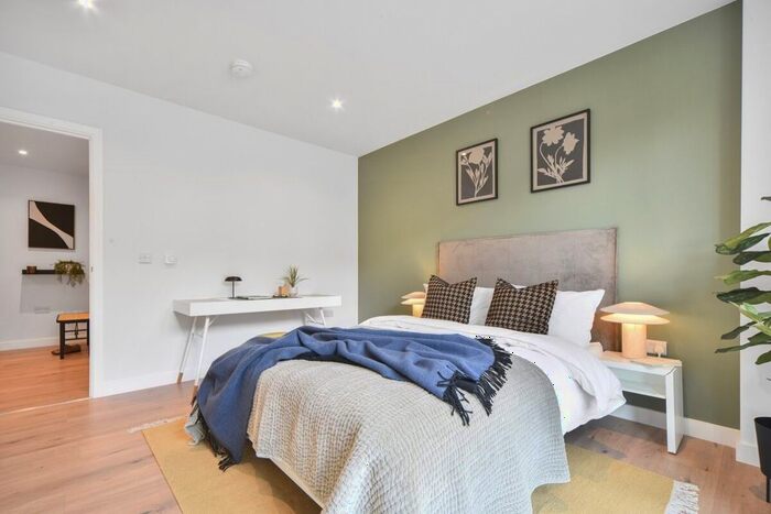 3 Bedroom Flat To Rent In Uncle, Deptford, SE8