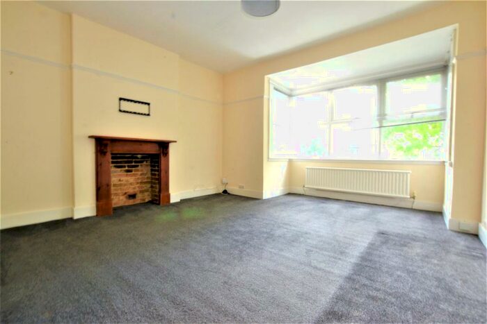 3 Bedroom Apartment To Rent In Dale Road, Purley, Surrey, CR8