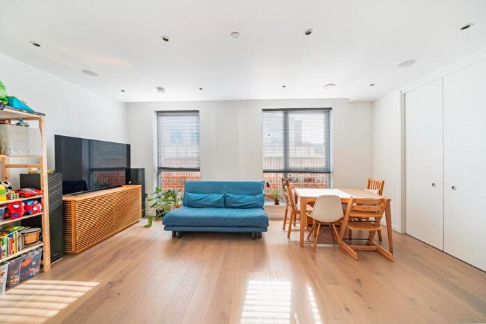 1 Bedroom Flat For Sale In Baldwins Gardens, Farringdon, London, EC1N