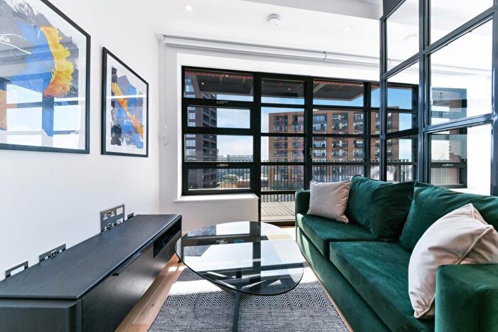 Apartment For Sale In Defoe House, City Island Way, London, E14