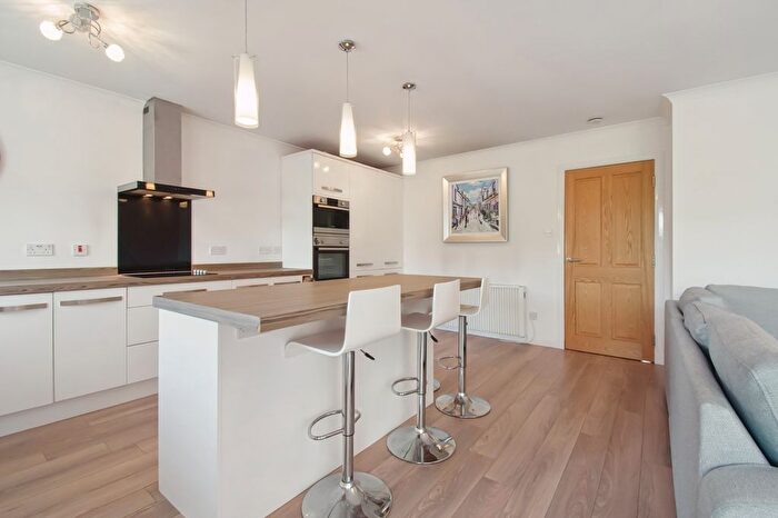 2 Bedroom Flat To Rent In Burnside Court, Bearsden, Glasgow, G61