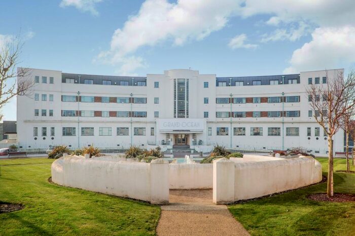 Flat To Rent In Grand Ocean, Saltdean, BN2