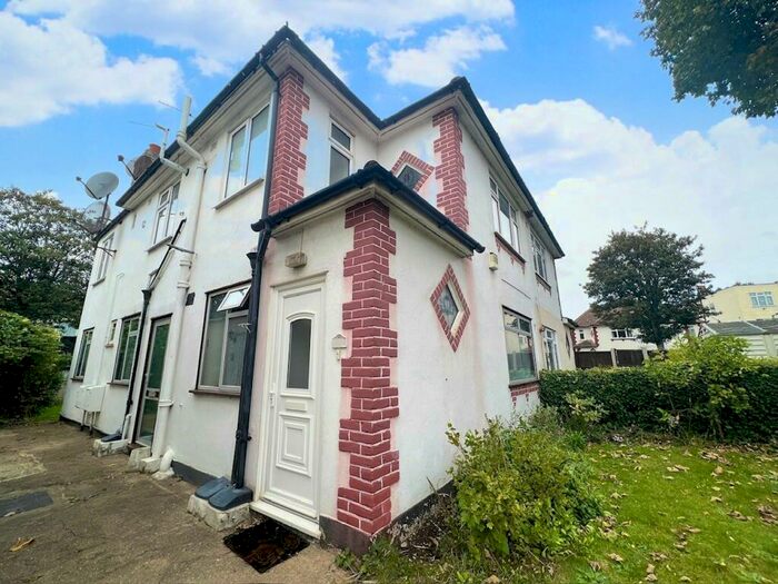 2 Bedroom Maisonette To Rent In Matlock Gardens, Hornchurch, RM12