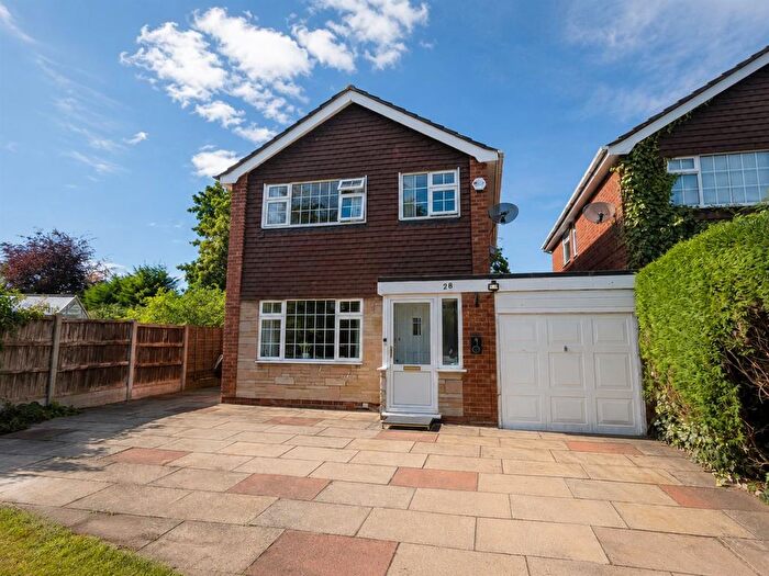 4 Bedroom Link Detached House For Sale In Stoneleigh Avenue, Sale, M33