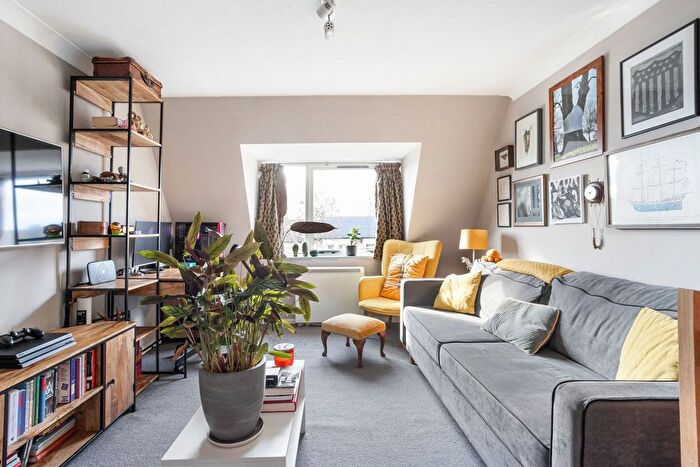 1 Bedroom Flat For Sale In Mornington Road, Bushwood Area, E11