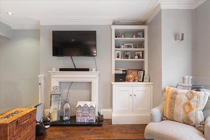 2 Bedroom Flat For Sale In Fulham Park Gardens, Fulham, London, SW6
