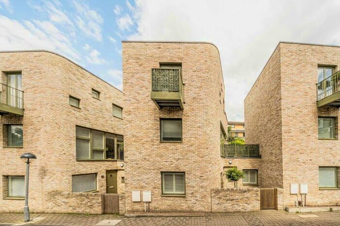 3 Bedroom House To Rent In Kiln Place, London, NW5