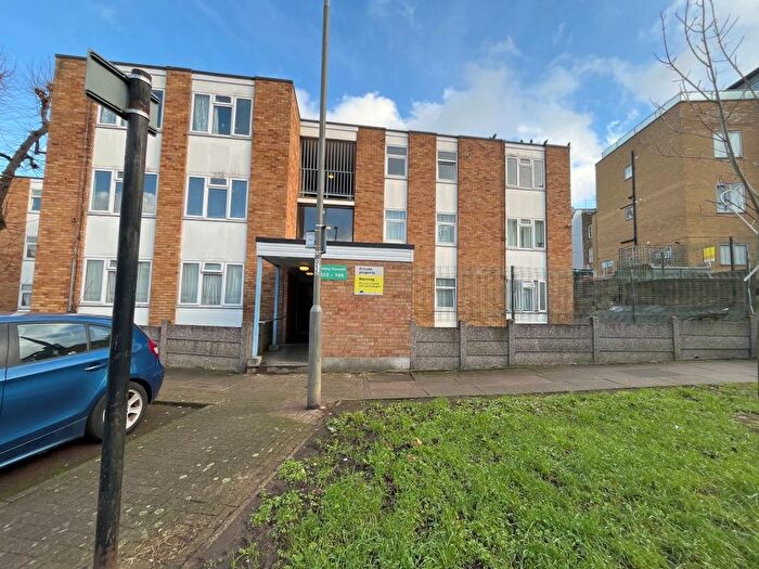 1 Bedroom Flat For Sale In Ashley Crescent, London, SW11