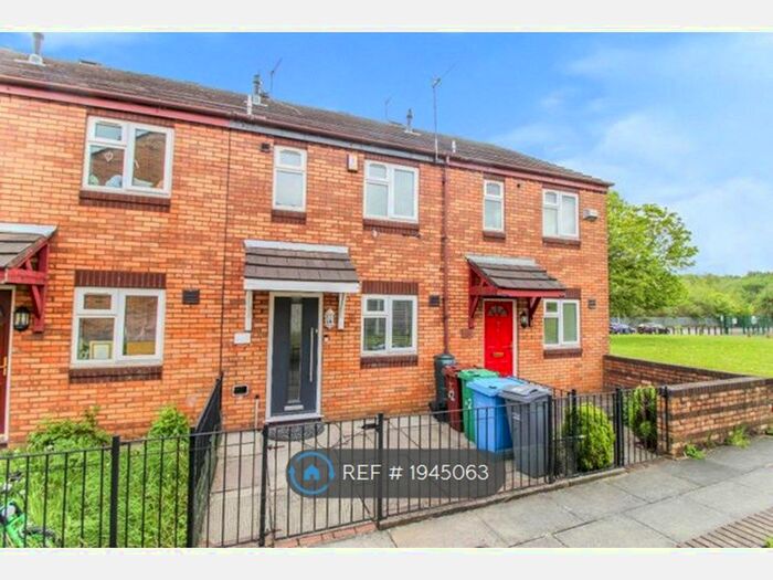 2 Bedroom Terraced House To Rent In Tutbury Street, Manchester, M4