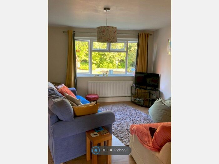 2 Bedroom Flat To Rent In Wrotham House, Beckenham, BR3