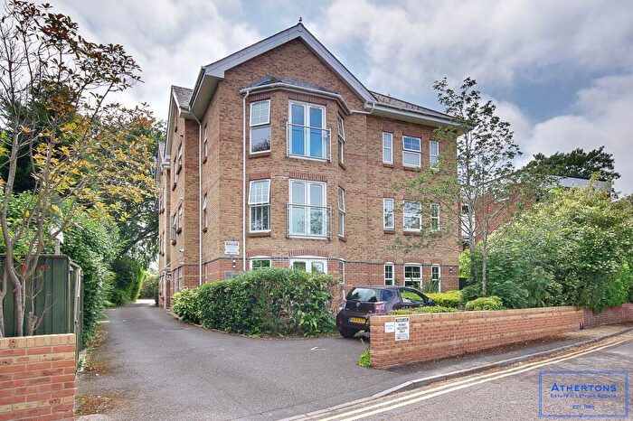 2 Bedroom Flat For Sale In Wellington Road, Trelawney Court, BH8